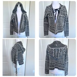 Hem & Thread Black & White Patterned Hooded Cozy Cardigan Side Slits Sz Small